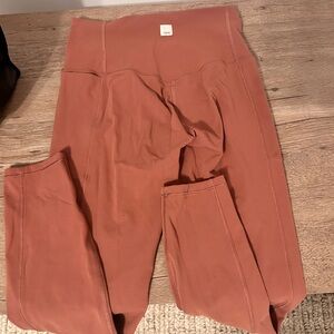 Pocket studio leggings.